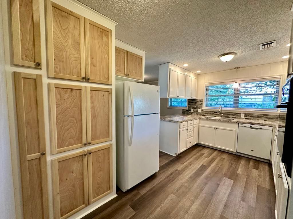 Building Photo - 3710 Hillside Dr