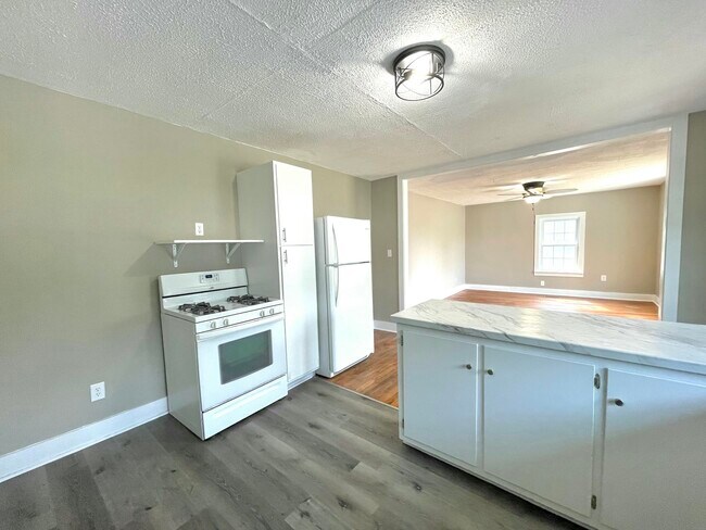 Building Photo - 209 Dixie Dr