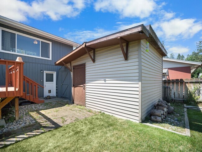 Building Photo - Spacious 4-Bedroom Pet-Friendly Home in North Spokane