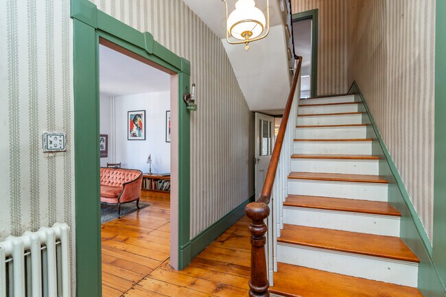 Building Photo - 45 York St