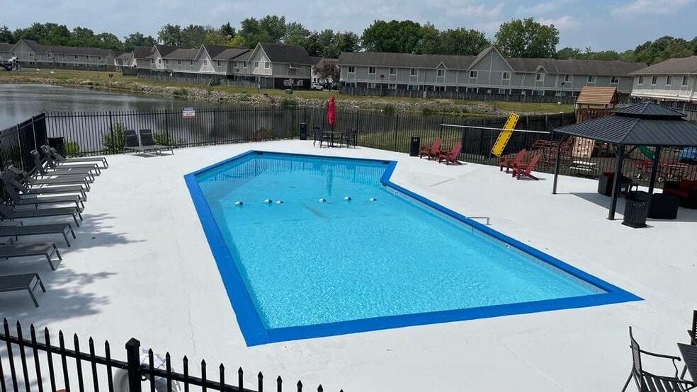 Primary Photo - Country Lake Townhomes