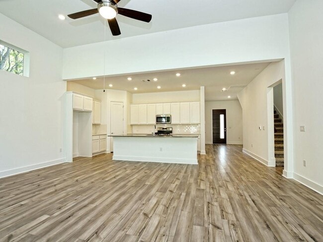 Building Photo - 402 Zennia St