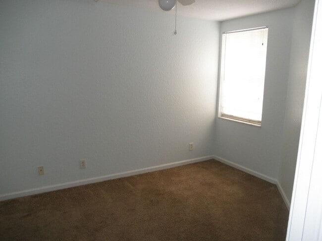 Building Photo - Summit Lake