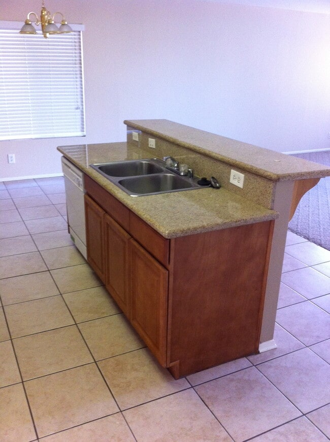 Building Photo - 3 BEDROOM HOME NEAR EAGLE RANCH COMMUNITY OFF TOPAZ RD.