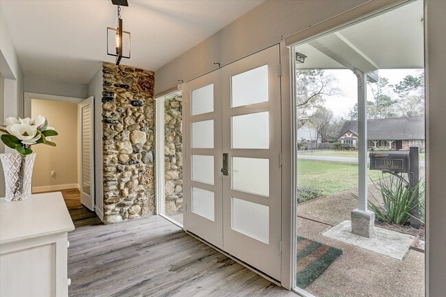 Building Photo - 1101 Guinea Dr