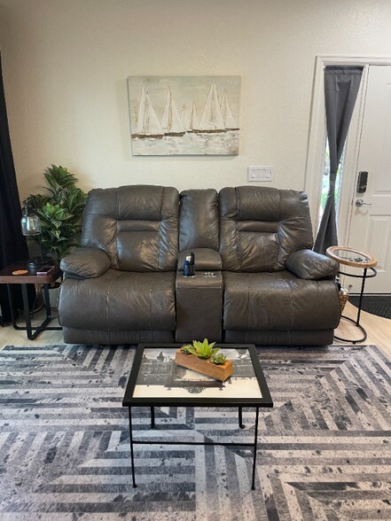 Building Photo - 4785 Hahns Peak Dr