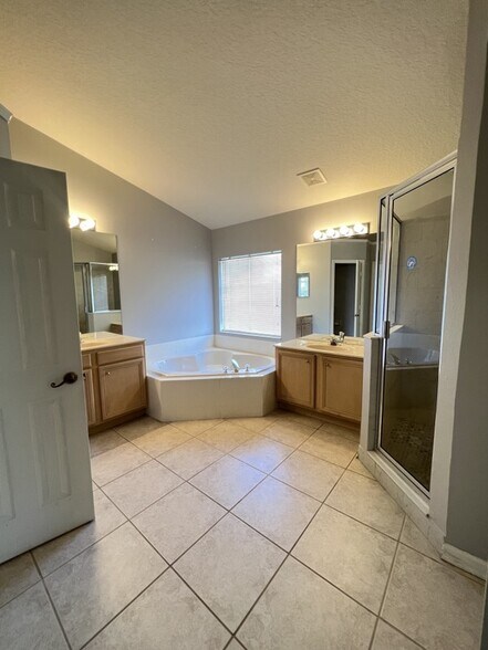 Building Photo - 8080 St Andrews Cir