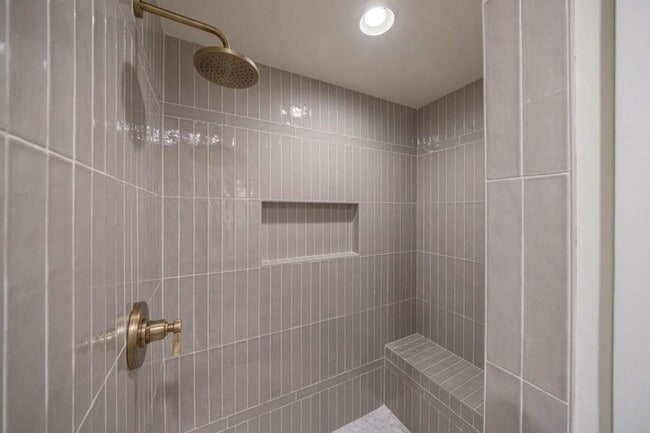 Building Photo - 922 Barton Woods Rd NE