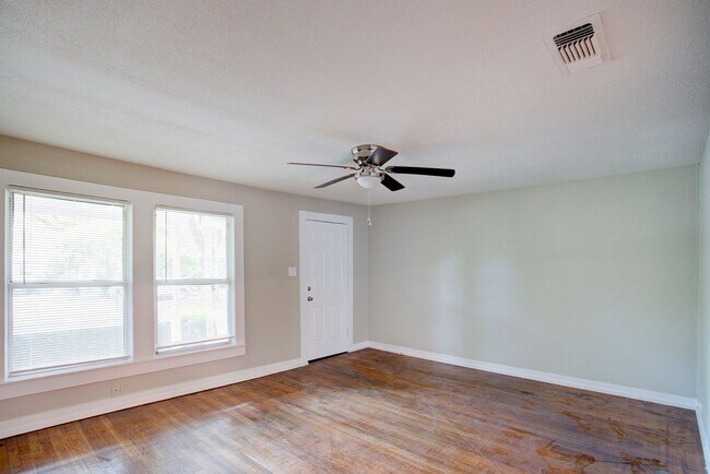 Building Photo - Now Available! Pet-Friendly 3BR Home with Large Backyard – Cleburne