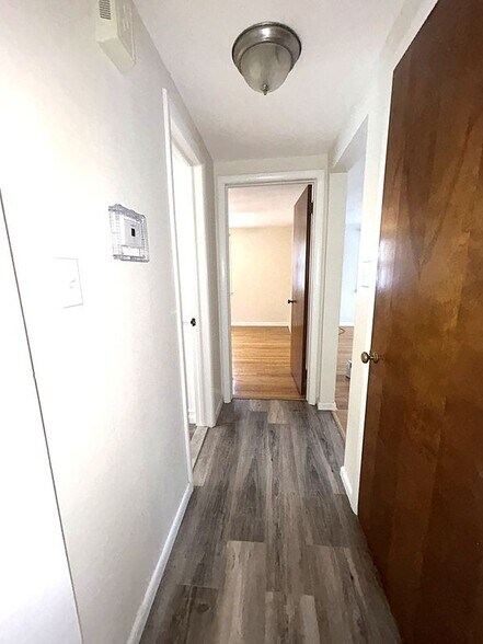 Building Photo - 3 Wills Dr