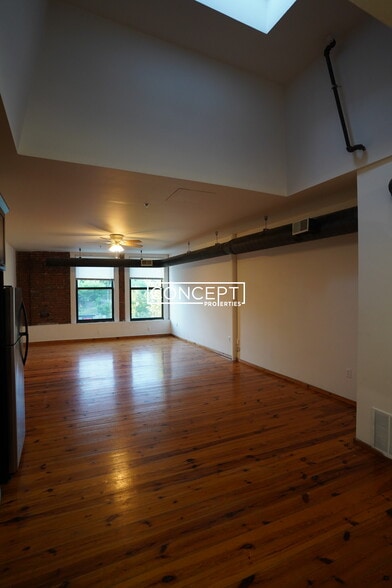 Building Photo - 600 Columbia Rd