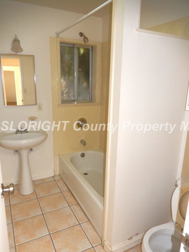 Building Photo - AVAILABLE JULY - Light and Airy Laguna Lake Home - 4 Bed / 2 Bath