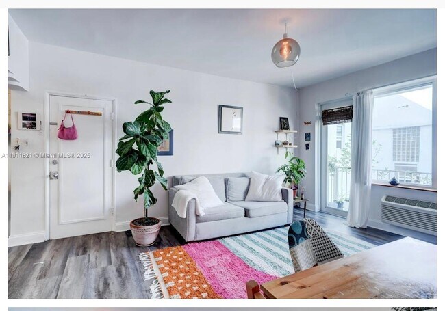 Primary Photo - 320 80th St