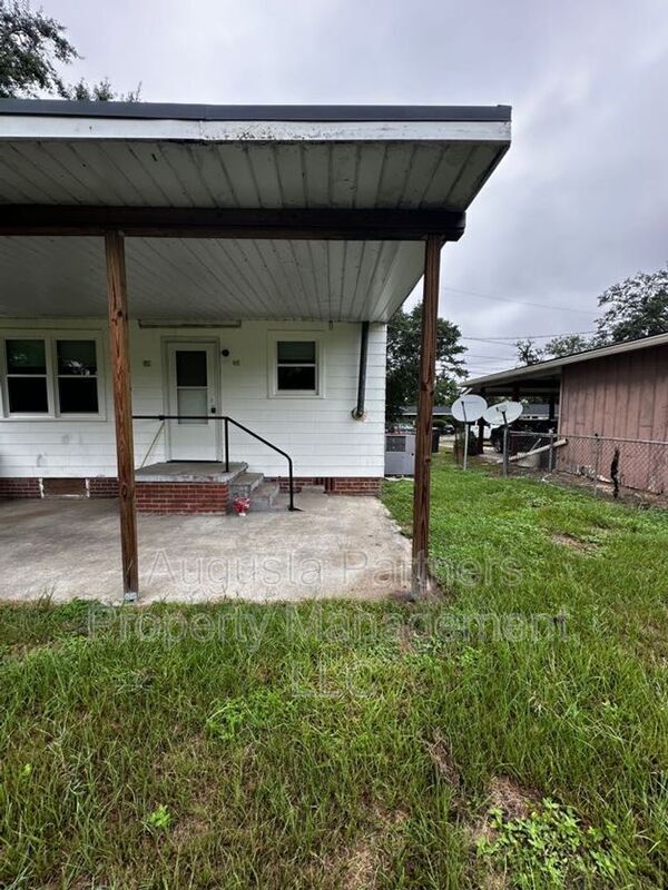 Building Photo - 3224 York Dr