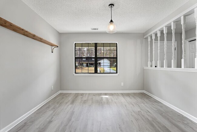 Building Photo - 208 Miner Dr