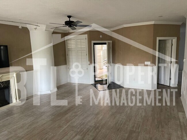 Building Photo - Beautiful Two Bedroom Condo in Palace View Place
