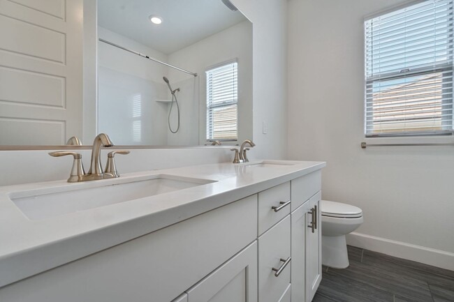 Building Photo - Luxury 5 Bedroom Home in Serrano – Spaciou...