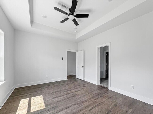 Building Photo - 6010 Bobby Burns St