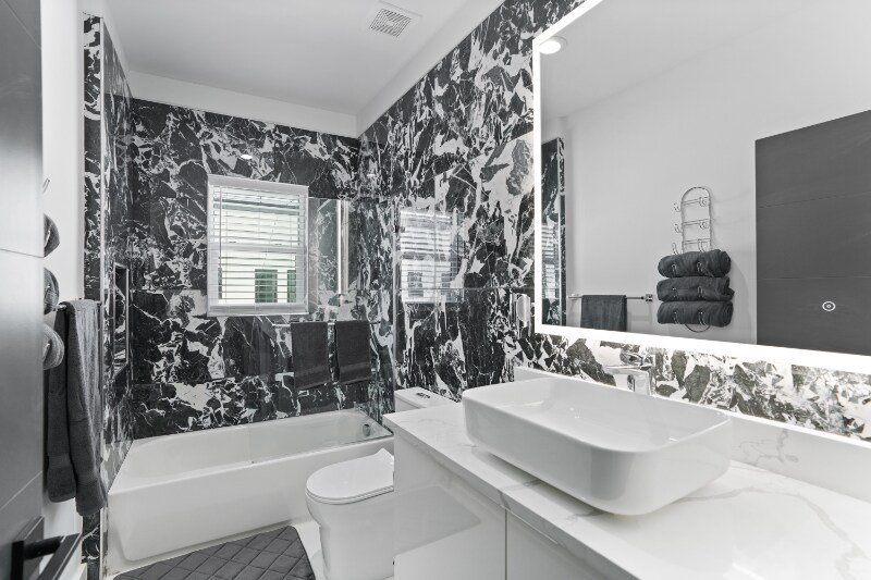 Building Photo - 935 S Howard Ave