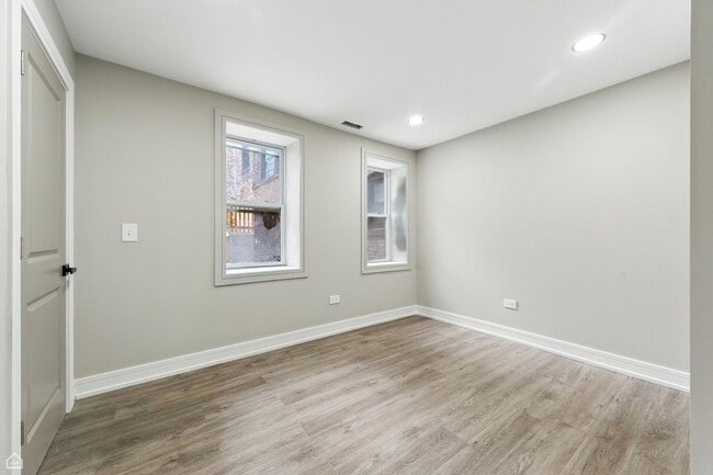 Building Photo - 4351 S King Dr