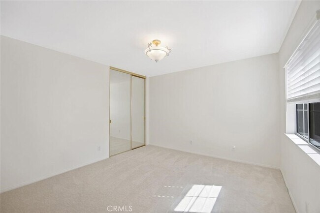 Building Photo - 5974 Ruthwood Dr