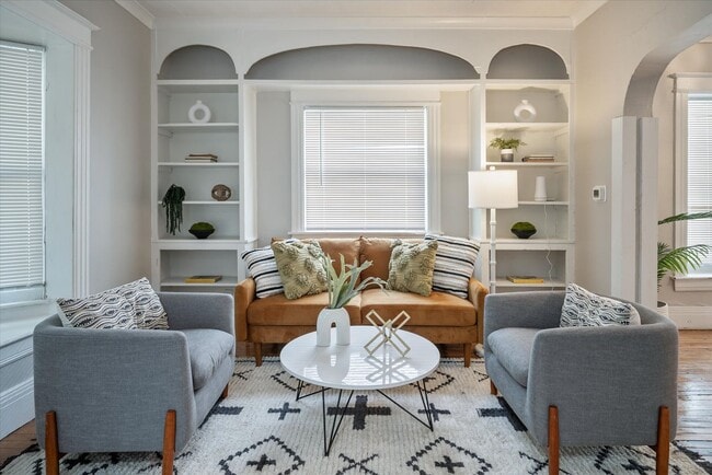 Building Photo - 4 Bedroom 2 Full Bath House | Front Porch ...