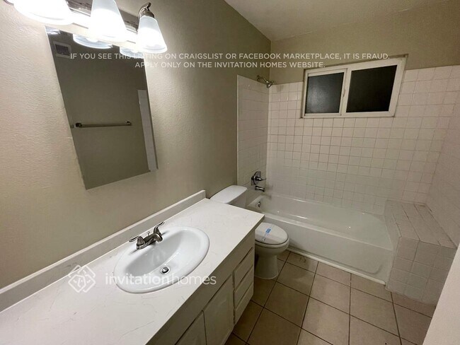 Building Photo - 829 Calle Catalpa