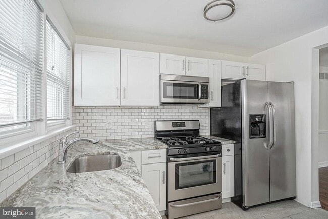 Building Photo - 20 Landing Rd