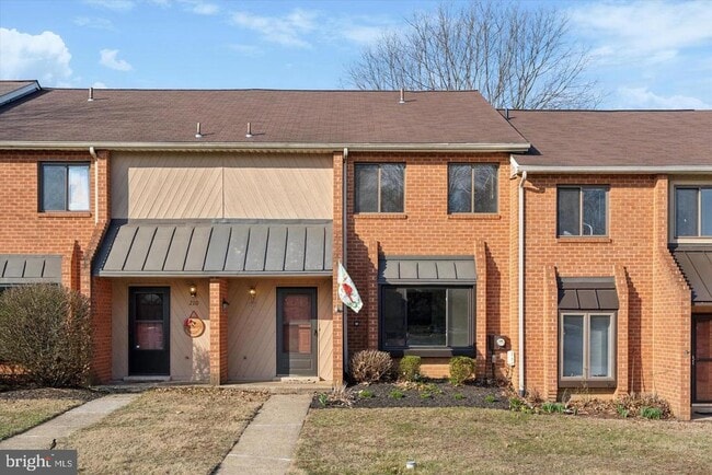 Primary Photo - 208 Towyn Ct