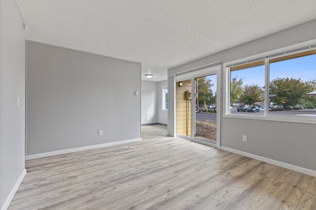 Interior Photo - Executive East