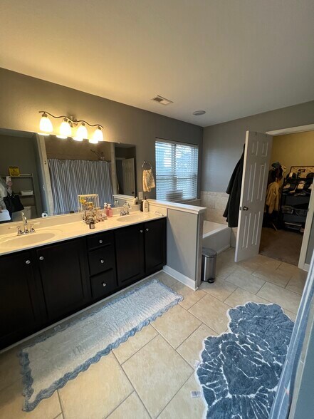 Primary Bath - 9572 6th Bay St