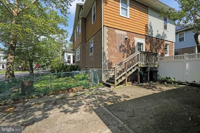 Building Photo - 100 E Stiles Ave