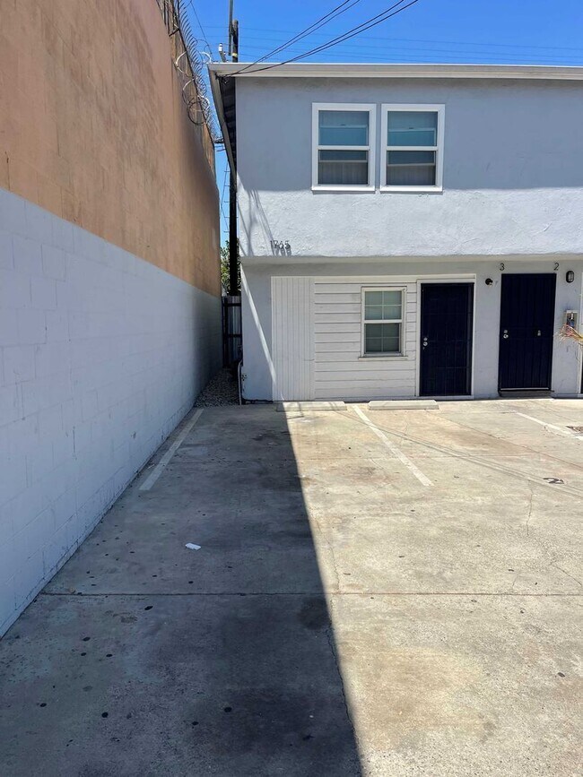 Building Photo - 1765 E 42nd St