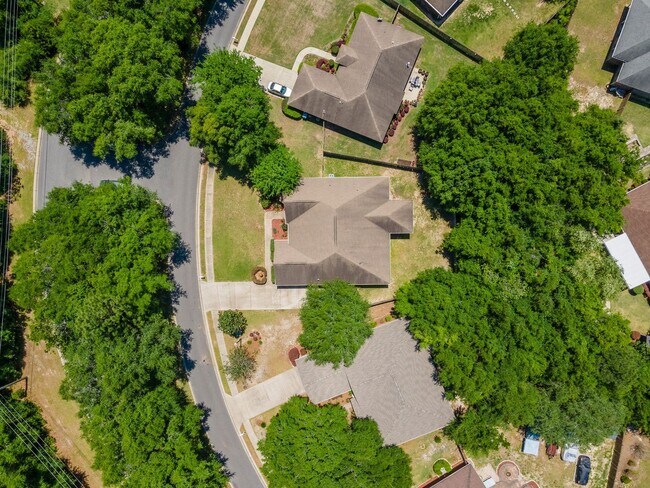 Building Photo - Luxury home in a premier neighborhood!