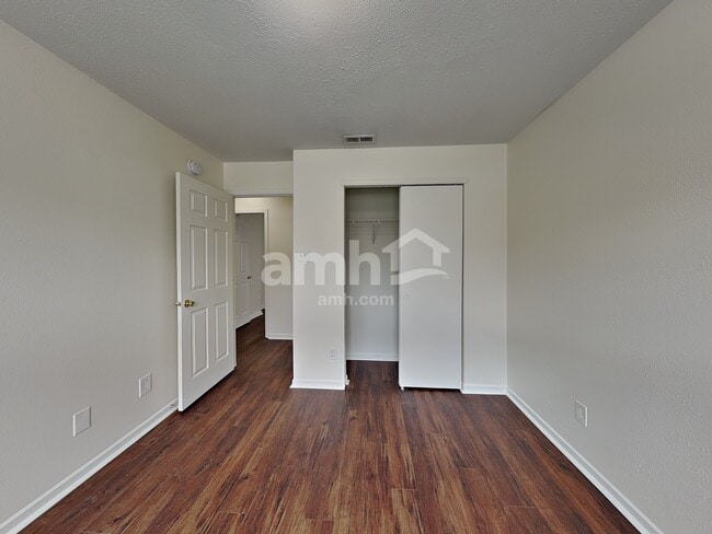 Building Photo - 5624 Grassy Bank Dr