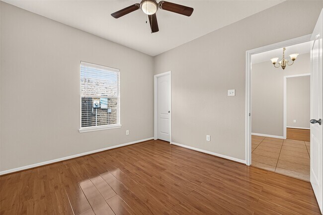 Building Photo - 430 Dockside Terrace