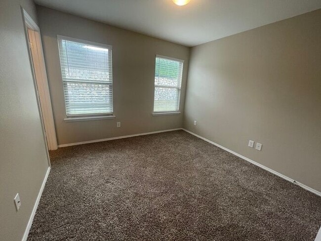 Building Photo - Perfect 3 Bedroom 2 Bath Home! GREAT Fort Worth Location -- Stainless Steel Kitchen Appliances In...