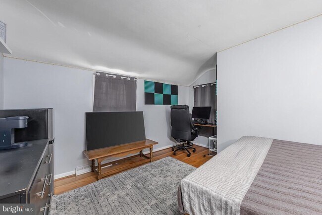 Building Photo - 307 Dickinson Rd