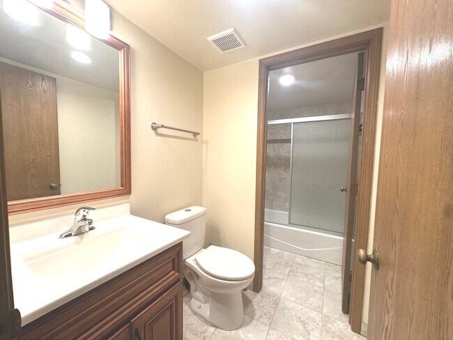 Building Photo - 641 Briar Hill Ln