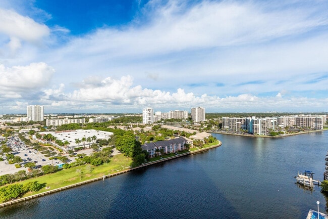 Building Photo - 2723 Hallandale Beach Blvd