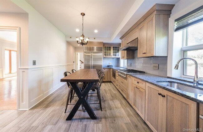 Building Photo - 10 Ridge Pl