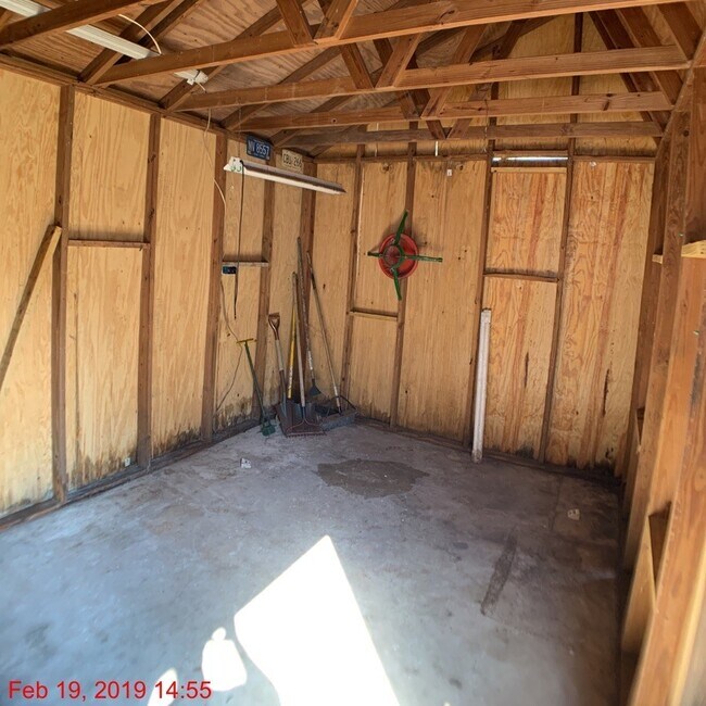 Building Photo - Charming 3 Bedroom 1.5 Bathroom POOL Home in Orlando!!