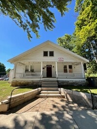 Building Photo - 418 E 8th St