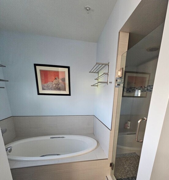 Building Photo - 1111 W University Dr