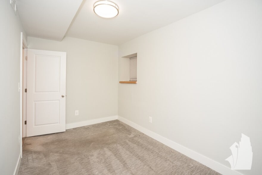 Building Photo - 2326 N Southport Ave