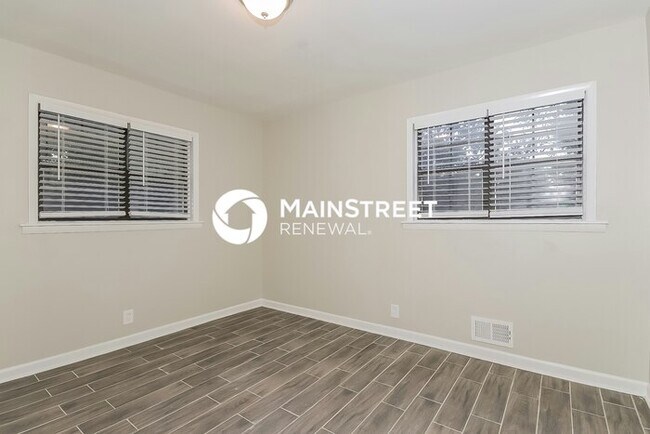 Building Photo - 3 Bedroom Pet-Friendly Home in East Point, GA with Main Street Renewal