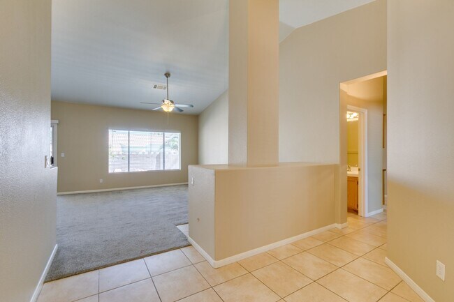 Building Photo - Charming Single-Story Home with Spa & Covered Patio Near Spencer & Wigwam in Las Vegas