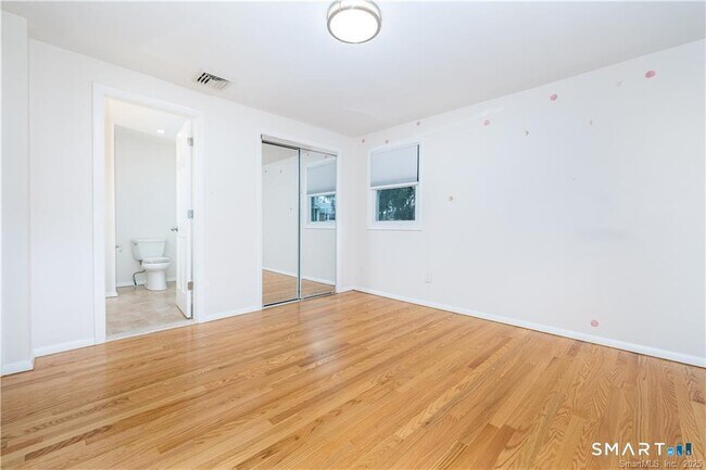 Building Photo - 129 W Ridge Dr