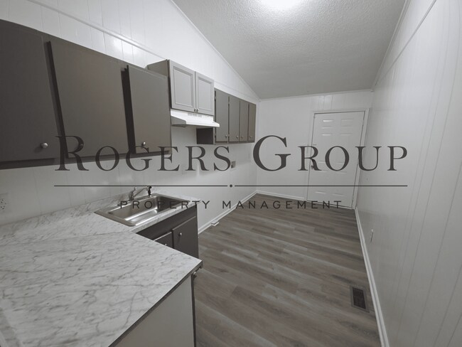 Building Photo - #450 - 208-210 Cooper St Duplex