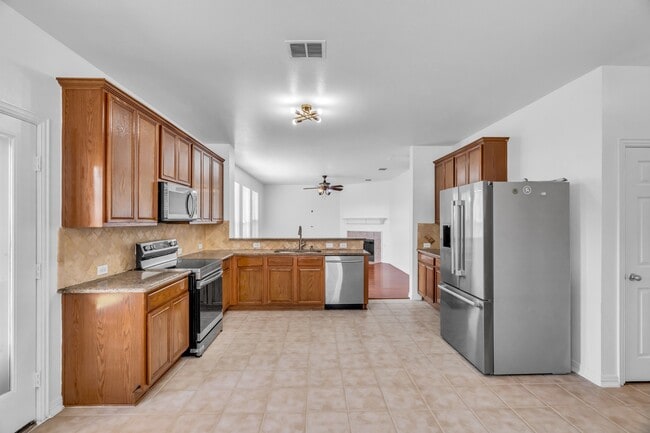 Building Photo - 513 Renee Dr